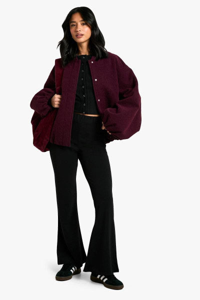 Маленькі штани на ногах