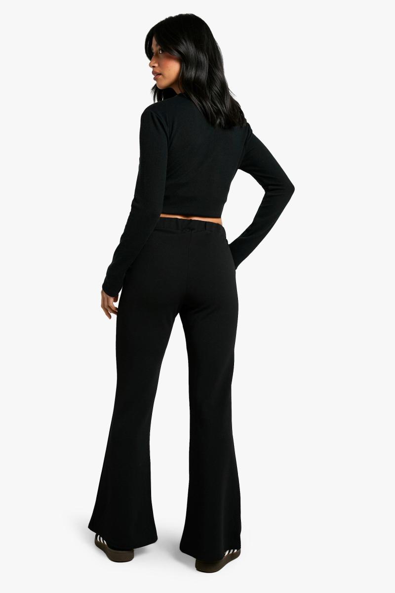 Маленькі штани на ногах