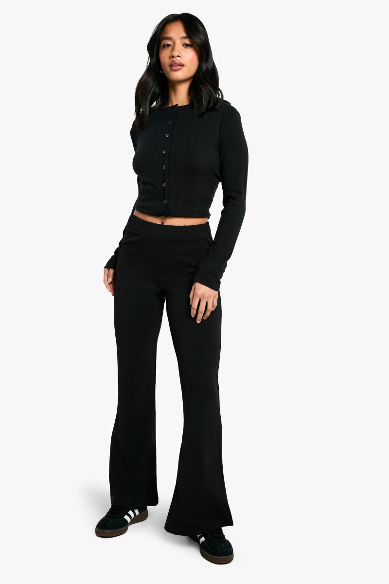 Маленькі штани на ногах