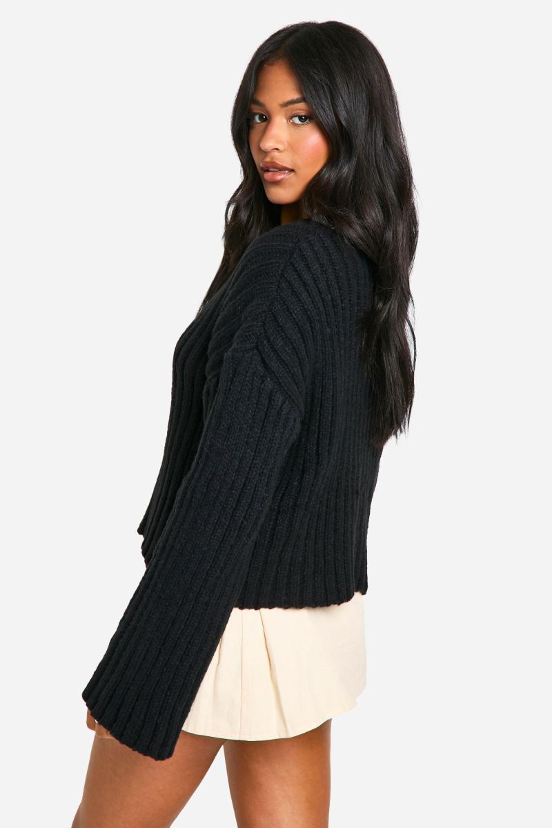 Високий укорочений трикотажний джемпер з V-подібним вирізом