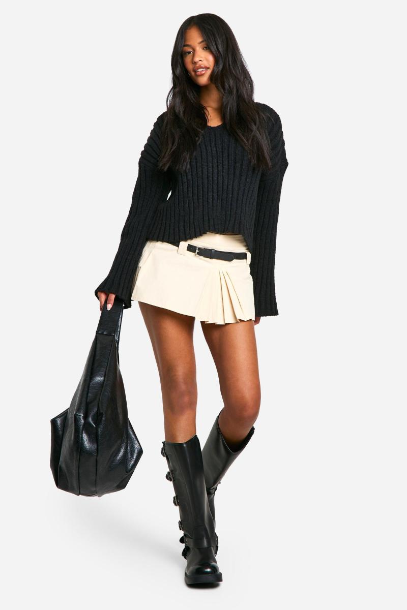 Високий укорочений трикотажний джемпер з V-подібним вирізом