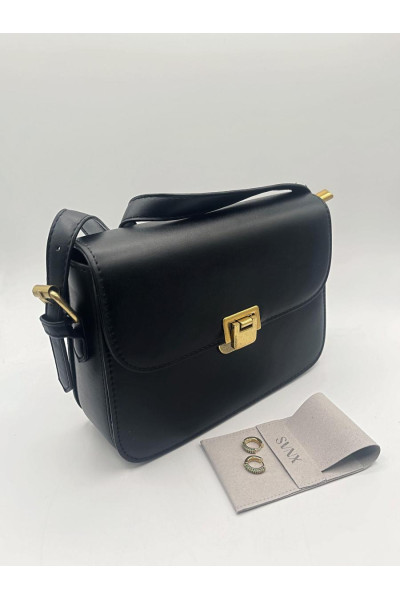 Класична чорна сумка та сережки