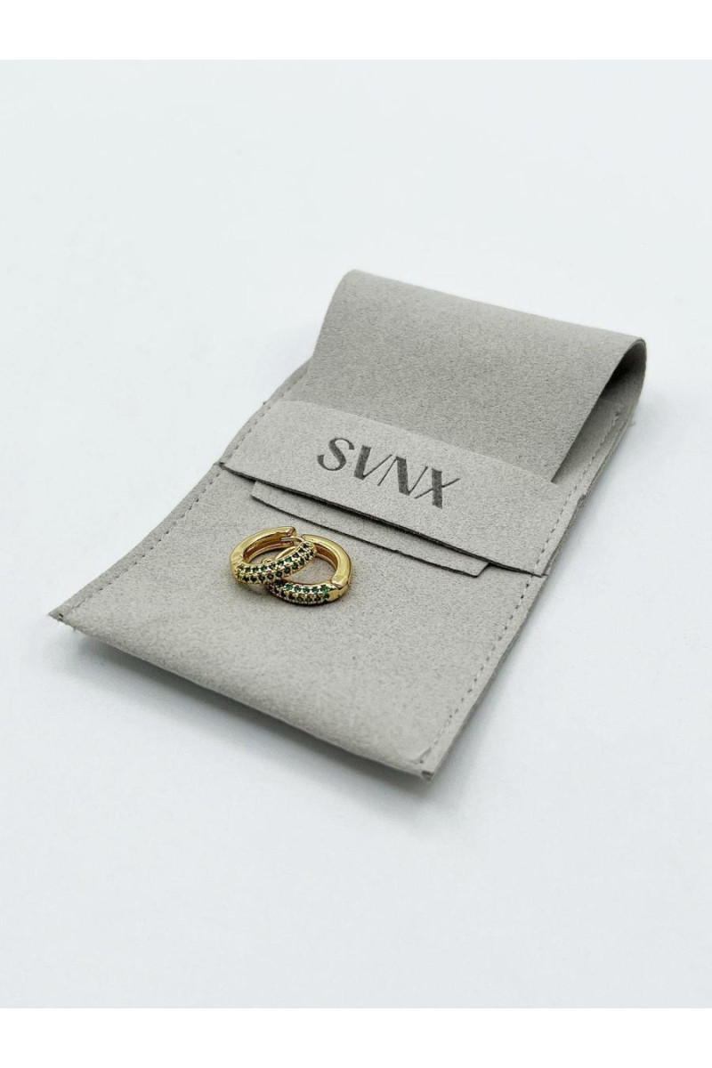 Класична чорна сумка та сережки