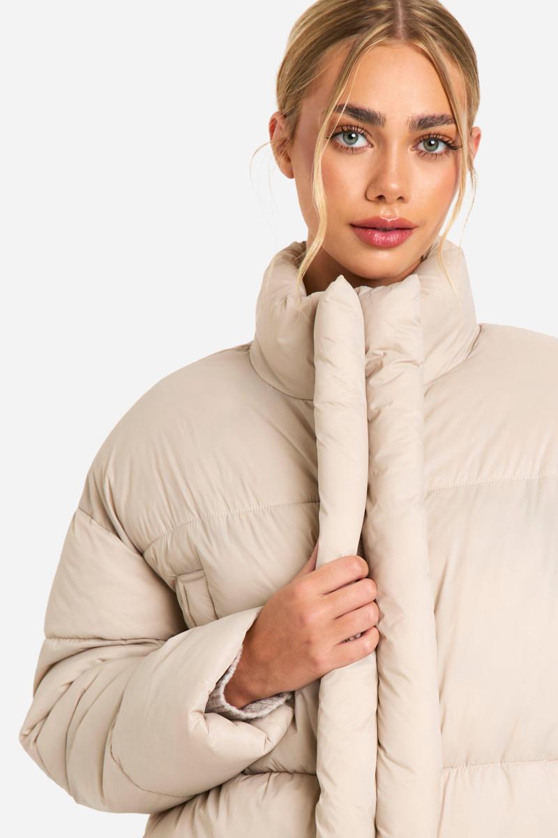 Пуховик із воронковим вирізом