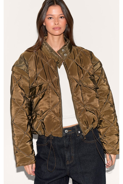 Хакі обрізав стьобану куртку