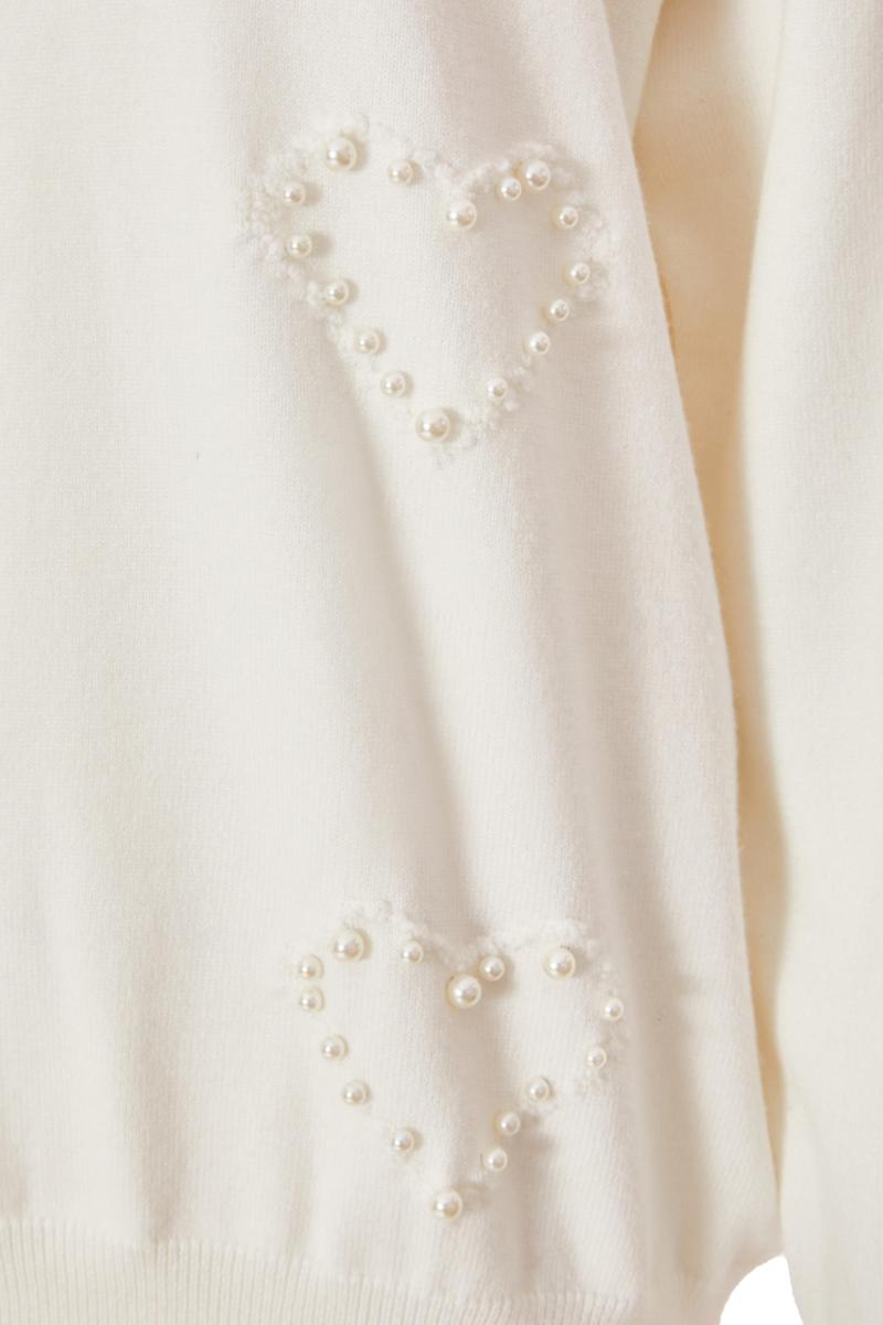 Біля білої перлини, прикрашеної перемички