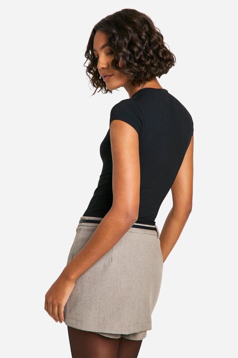 Висока коротка міні-шорта з мікро-міні поясом