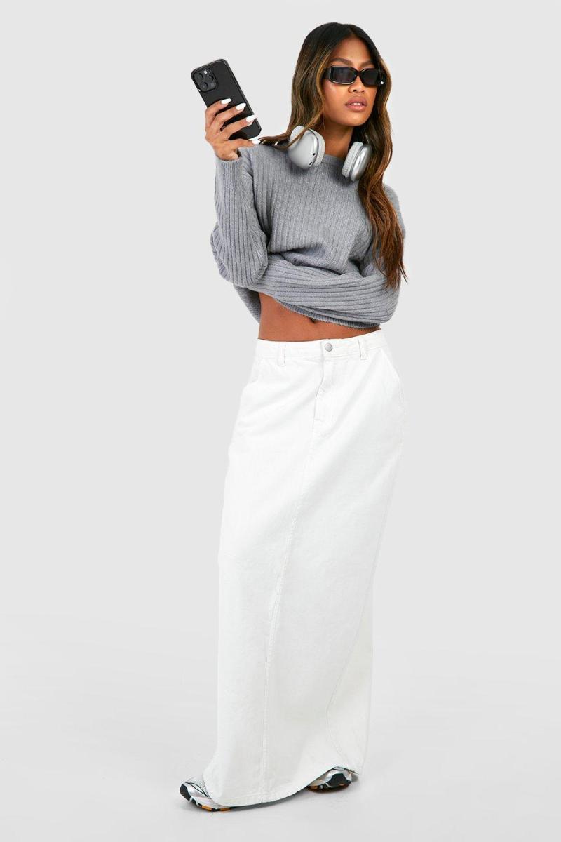 В'язаний короткий джемпер з м'якою рубчиком