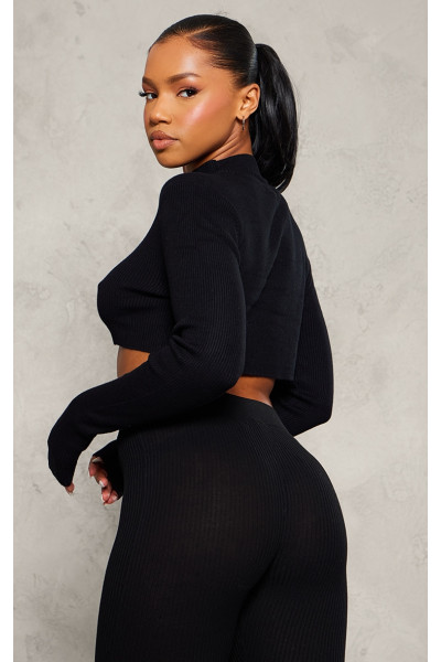 Чорний в'язаний укорочений джемпер з круглим вирізом