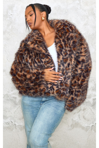 Плюс шоколадне укорочене пальто зі штучного хутра з леопардовим принтом