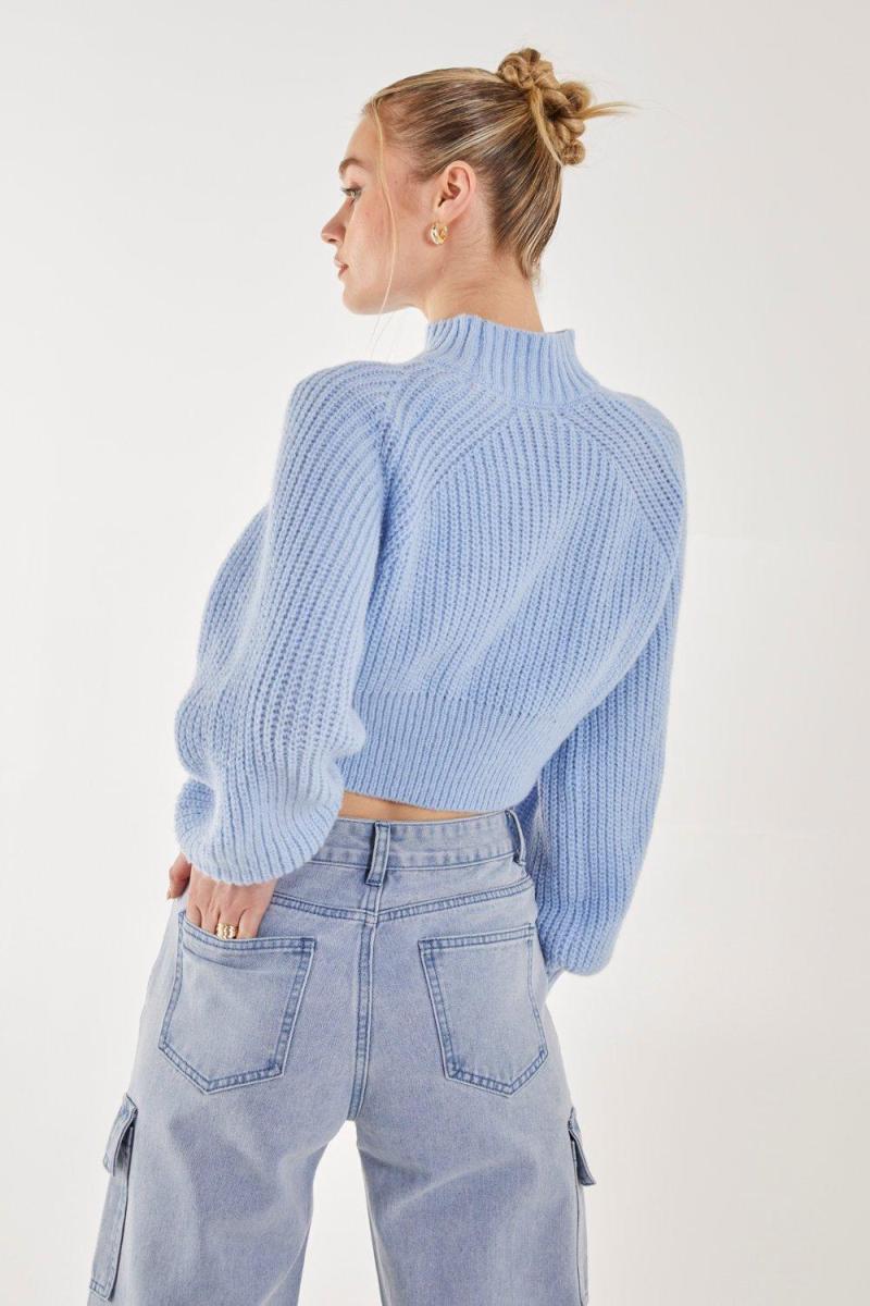 Висока в’язана на шиї джемпер