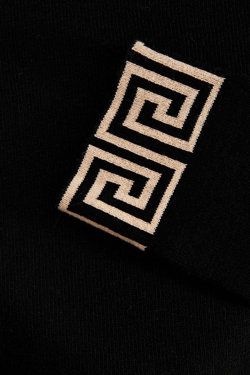 Чорний в’язаний геометричний джемпер для обробки