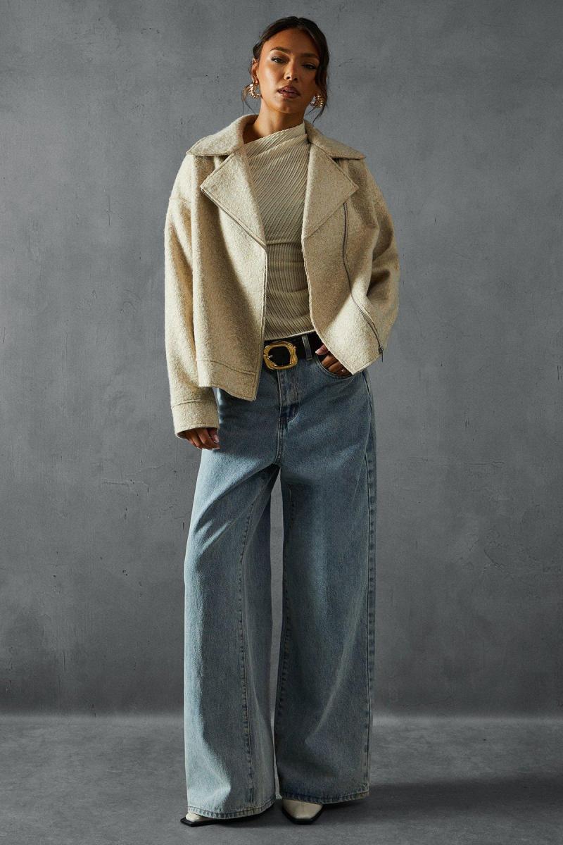 Вовна виглядає байкерська куртка