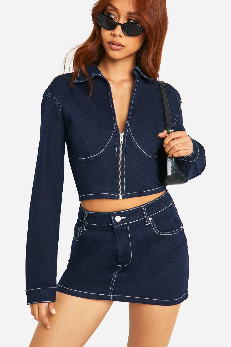 Мікро-міні-спідниця з необробленого деніму кольору індиго з контрастним стібком
