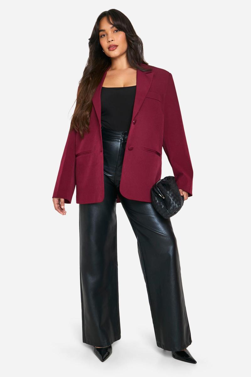 Плюс необхідний великий однобортний піджак