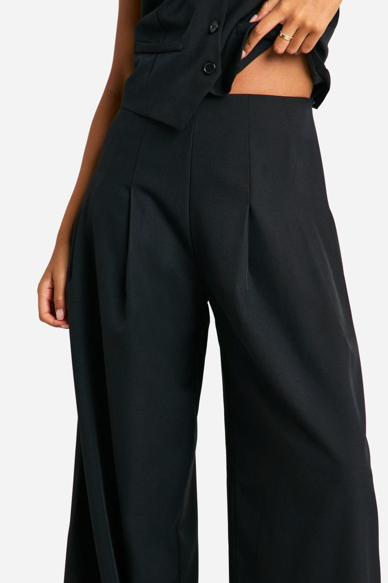 Широкі брюки з високими складками